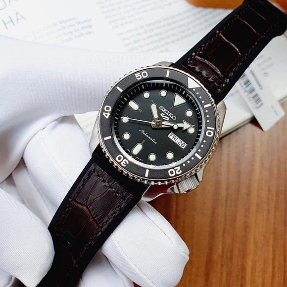 Seiko Other - Seiko Black Steel Professional Leather Watch!
